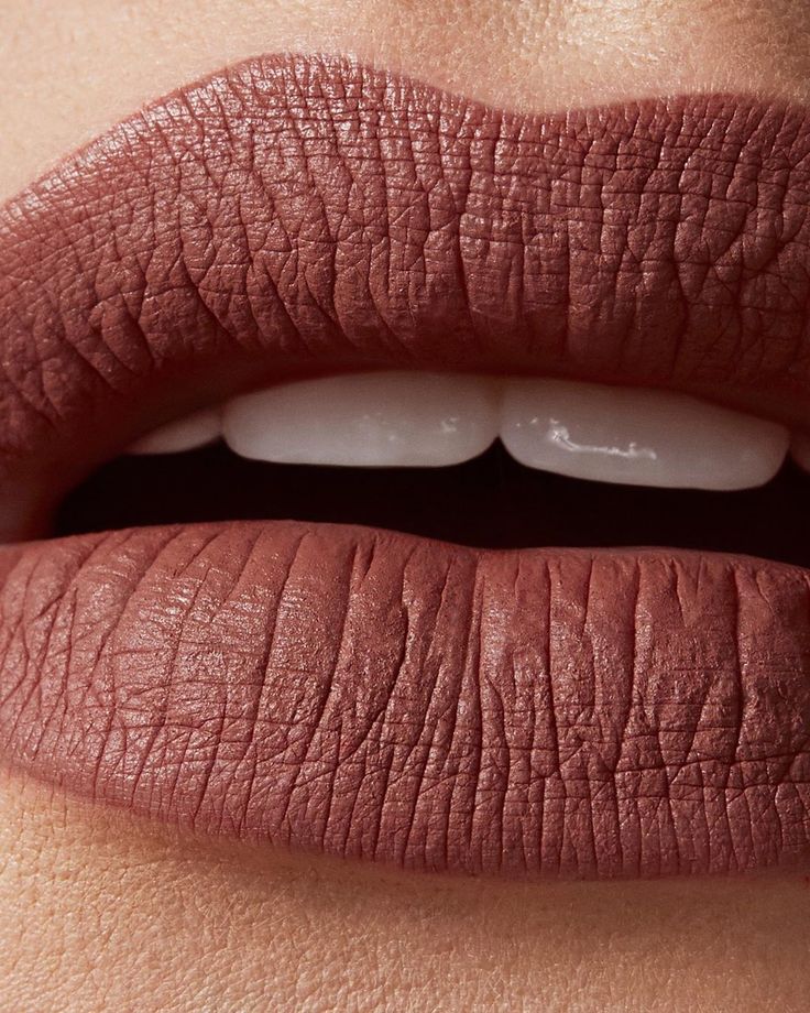 HudaBeauty Liquid Matte Ultra-Comfort Transfer-Proof Lipstick