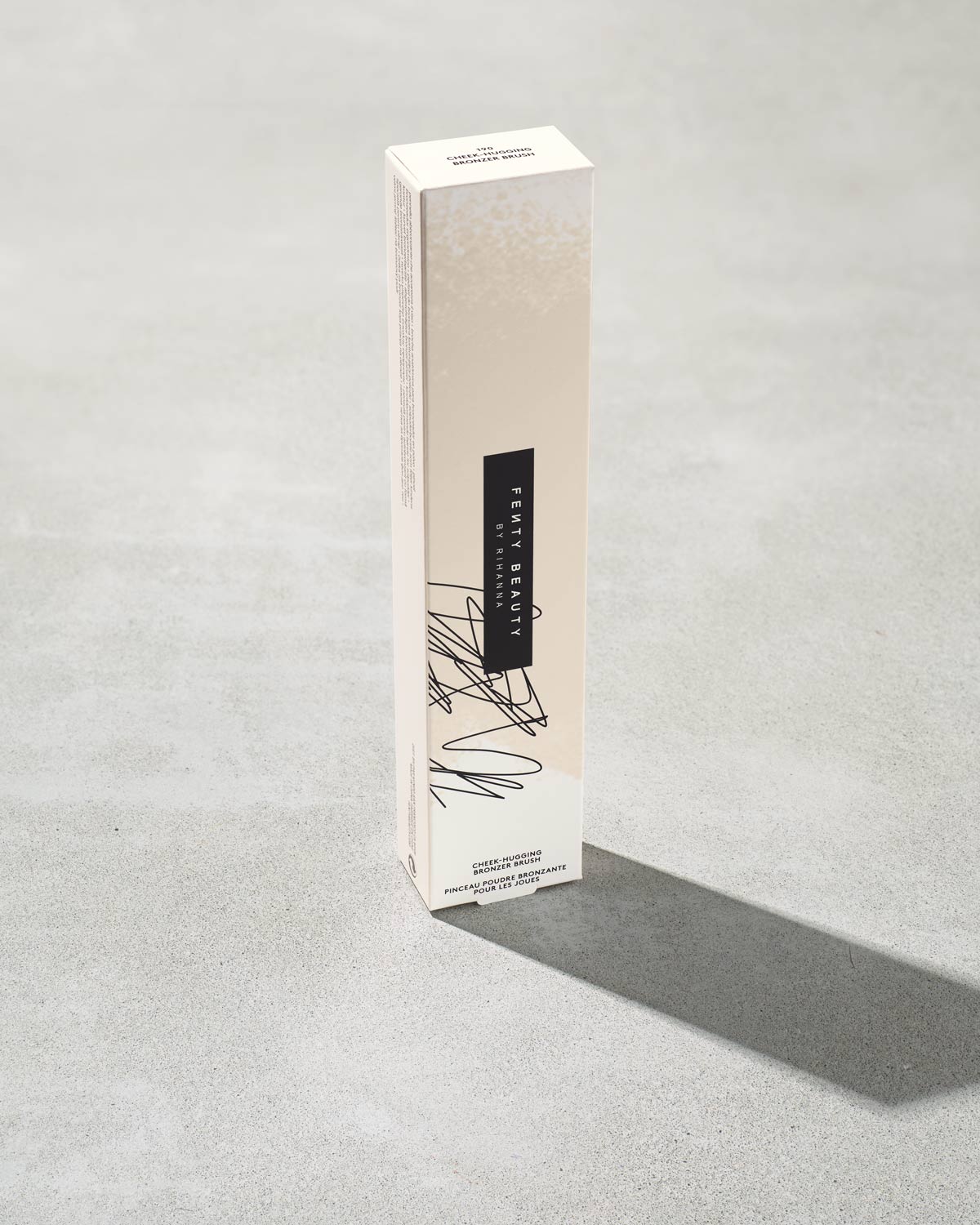 Fenty Beauty Cheek-Hugging Bronzer Brush 190