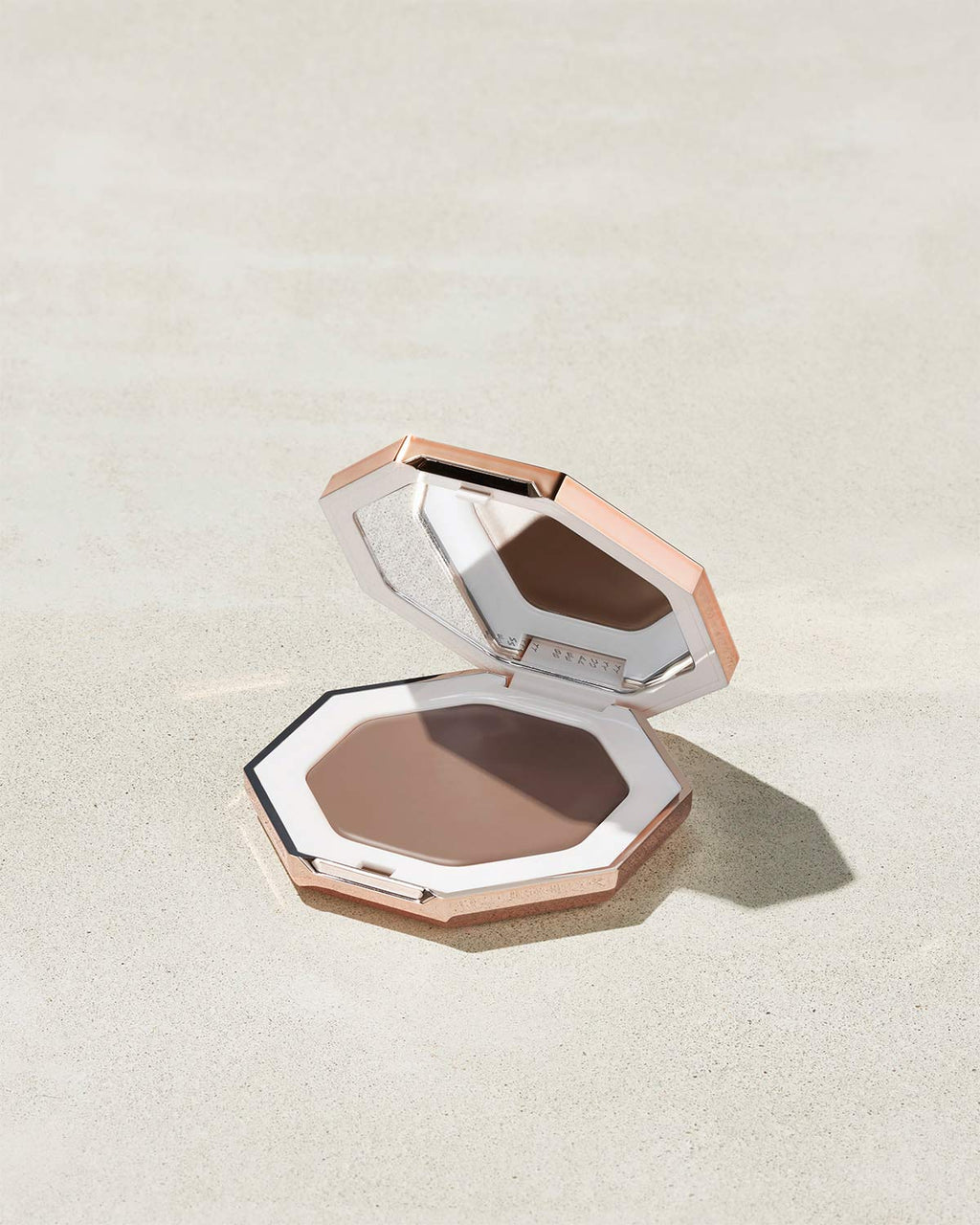 Fenty Beauty Cheeks Out Freestyle Kremasti Bronzer - Nylaglow | BiH 