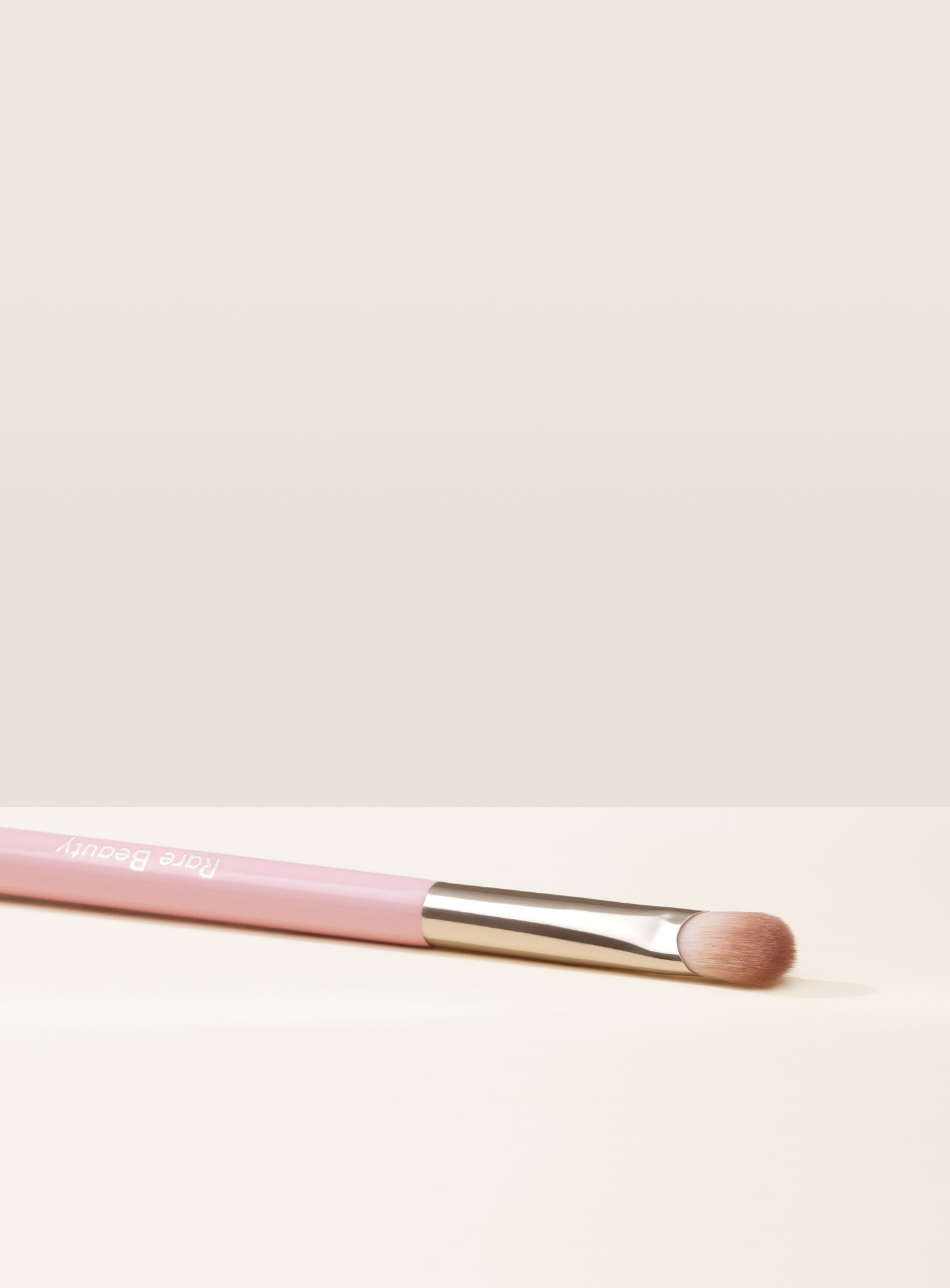 Rare Beauty Stay Vulnerable All-Over Eyeshadow Brush
