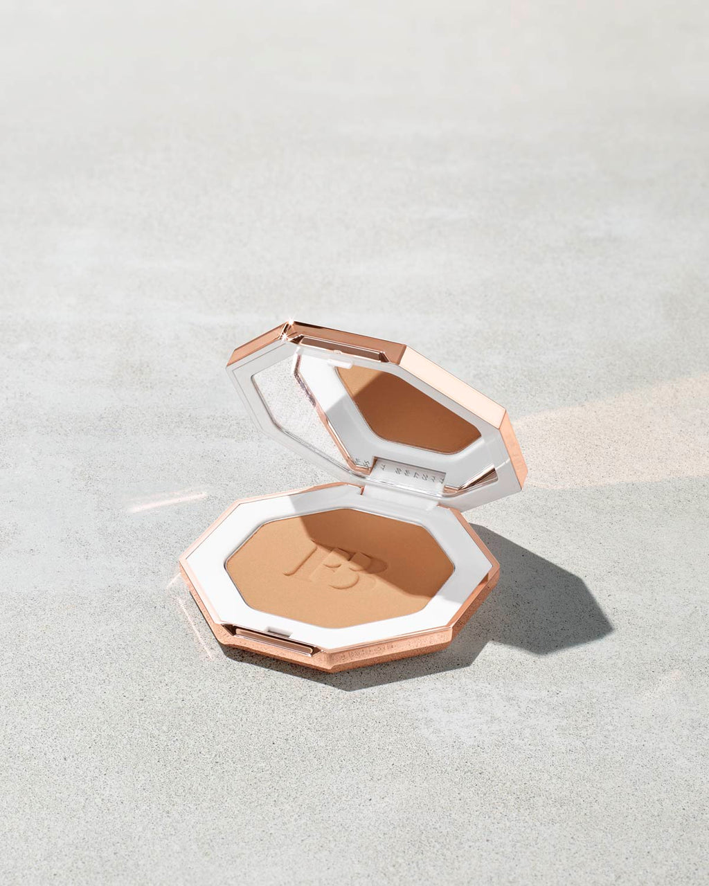 Fenty Beauty Sun Stalk’r Instant Warmth Bronzer