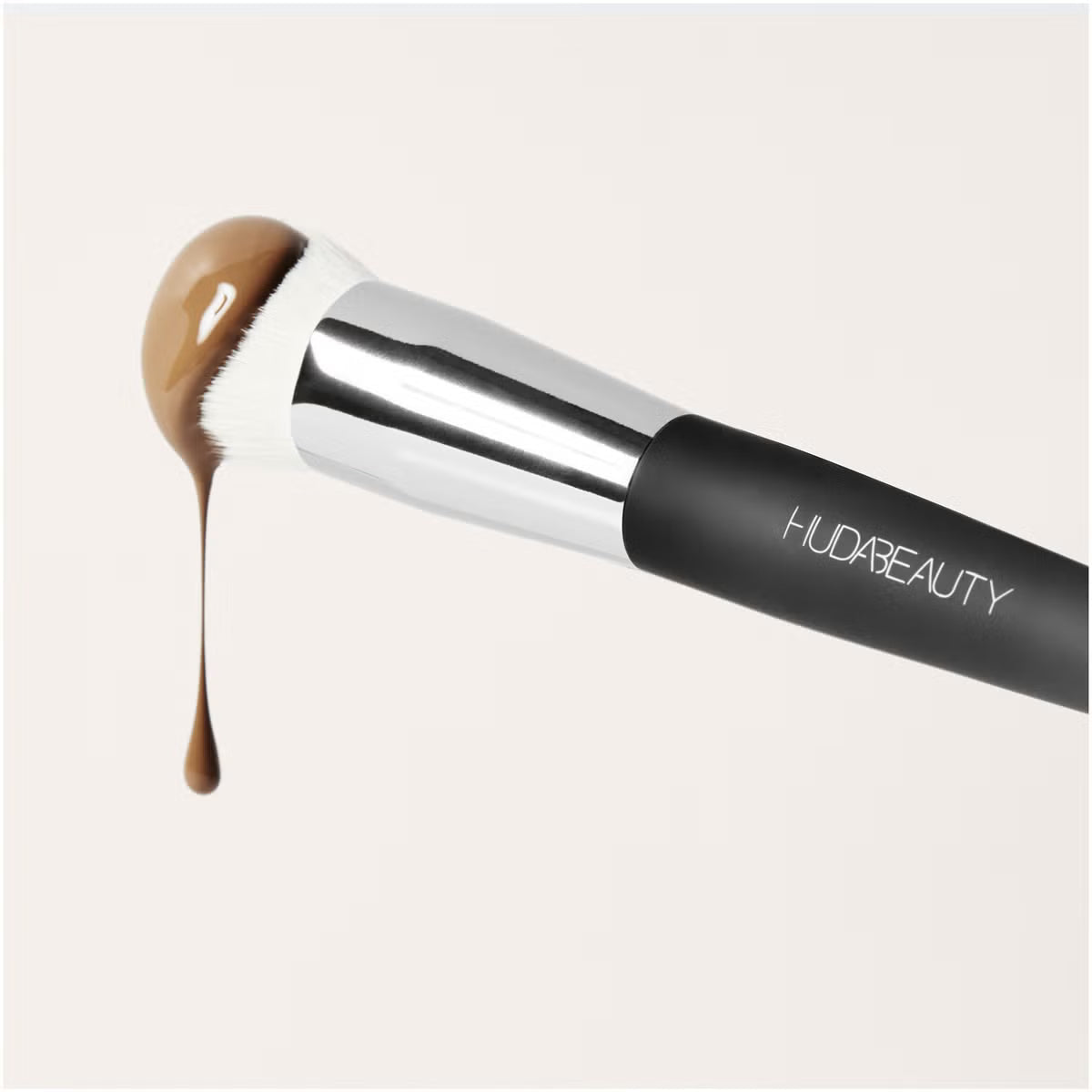 HudaBeauty Easy Blur Base Brush